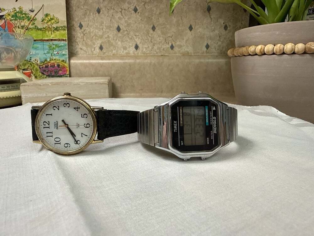 Lot of 2 vintage watches